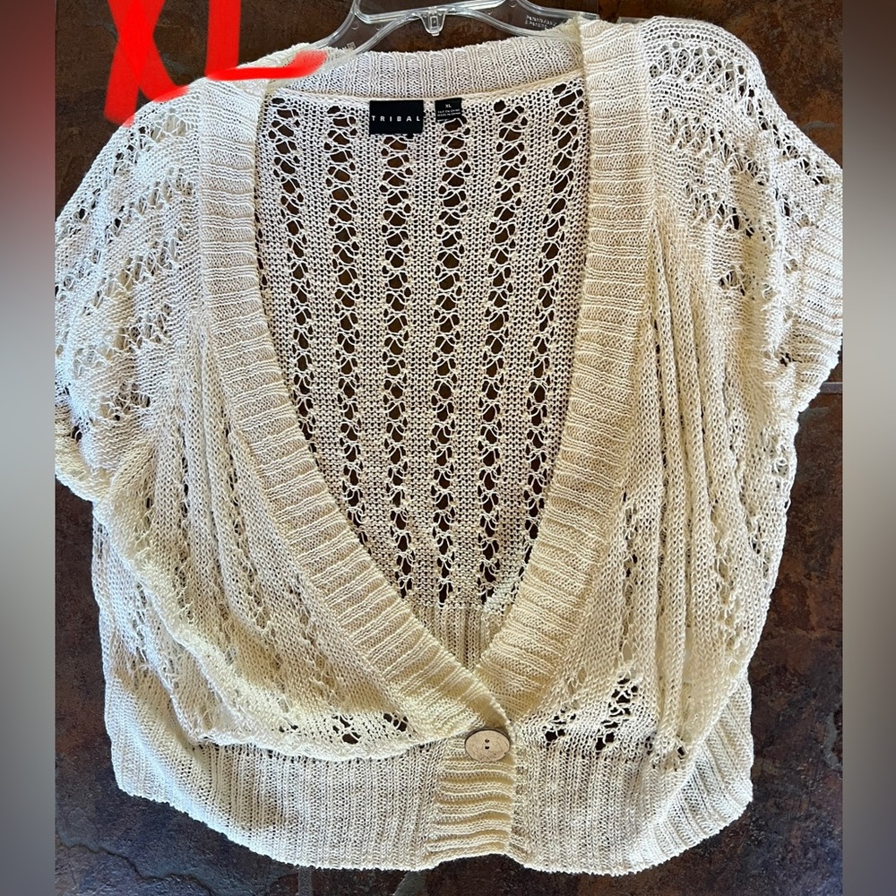 Sweater shirt. White Tribal XL